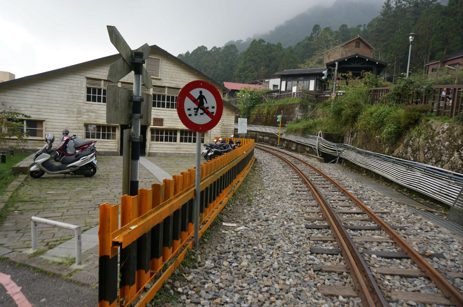  p>奋起湖位于 a target="_blank" href="/item/嘉义县/5520961" data