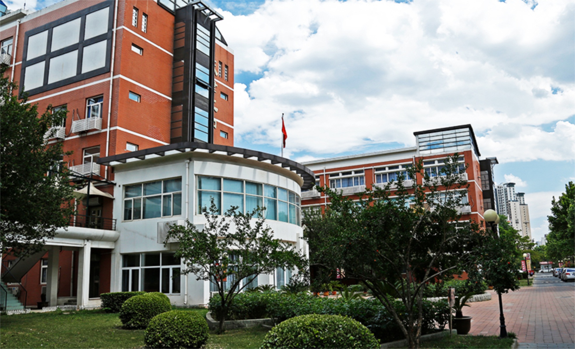  p>天津二中屹立在 a href="#" data-lemmaid="604586">海河 /a>东畔