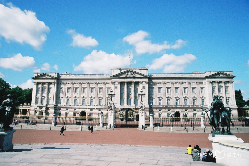  p>白金汉宫 i>(英语:buckingham palace) /i>是 a target="_blank"
