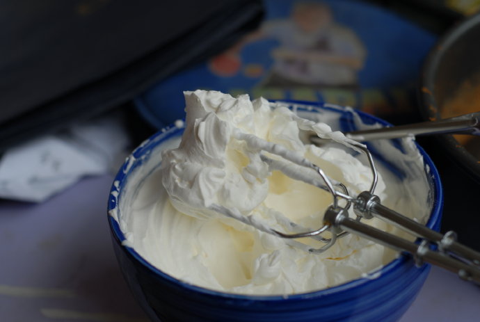  p>鲜奶油打发是将液态 a href="#" data-lemmaid="6544867">鲜奶油 