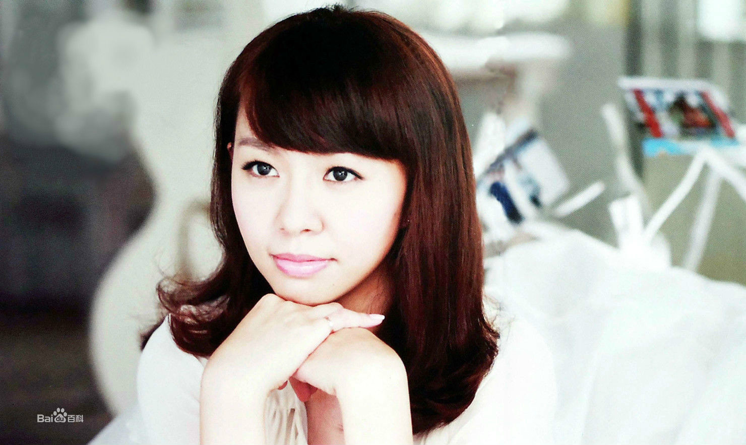 《满江对唱》是卓依婷演唱的歌曲,收录在