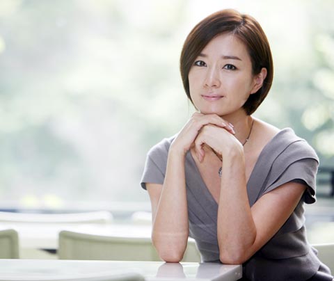  p data-id="gnwfhwqtt8">吴妍秀,1971年10月27日出生于韩国首尔,演员