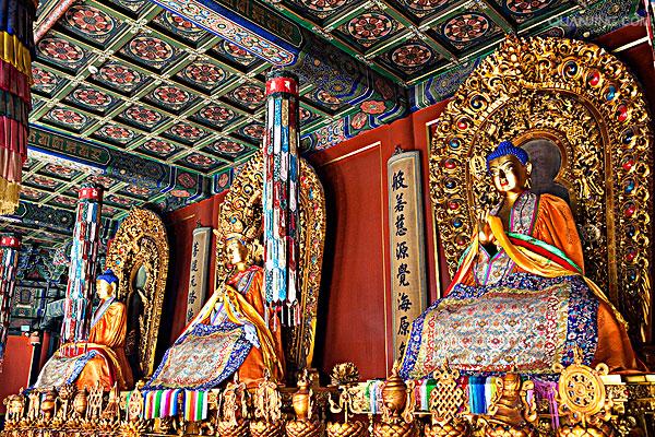  p>雍和宫(the lama temple),位于北京市区东北角,清康熙三十三年
