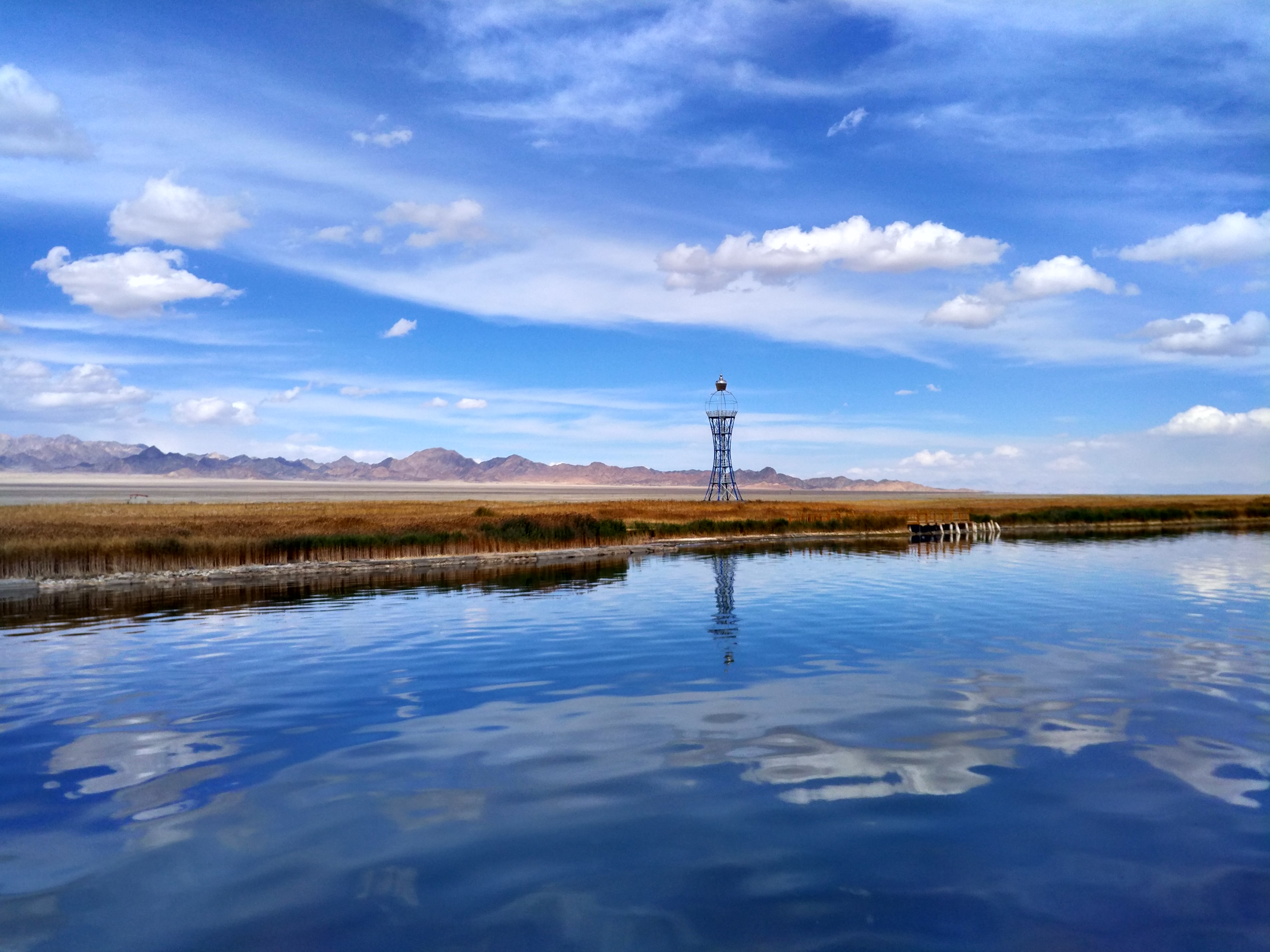  p>苏干湖,位于 a target="_blank" href="/item/阿克塞/10850368"