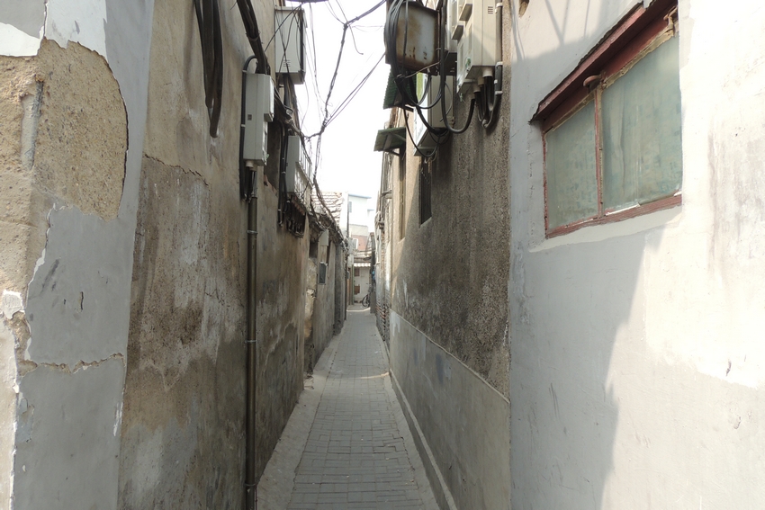  p>王广福斜街即棕树斜街,曾叫王寡妇斜街,东连大,小李纱帽胡同,西接 