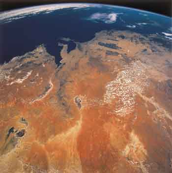  p>地幔(mantle)介于 a target="_blank" href="/item/莫霍面/6685359