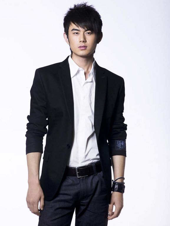  p>王睿,1986年7月19日出生于江苏省徐州市,中国内地影视男演员,流行