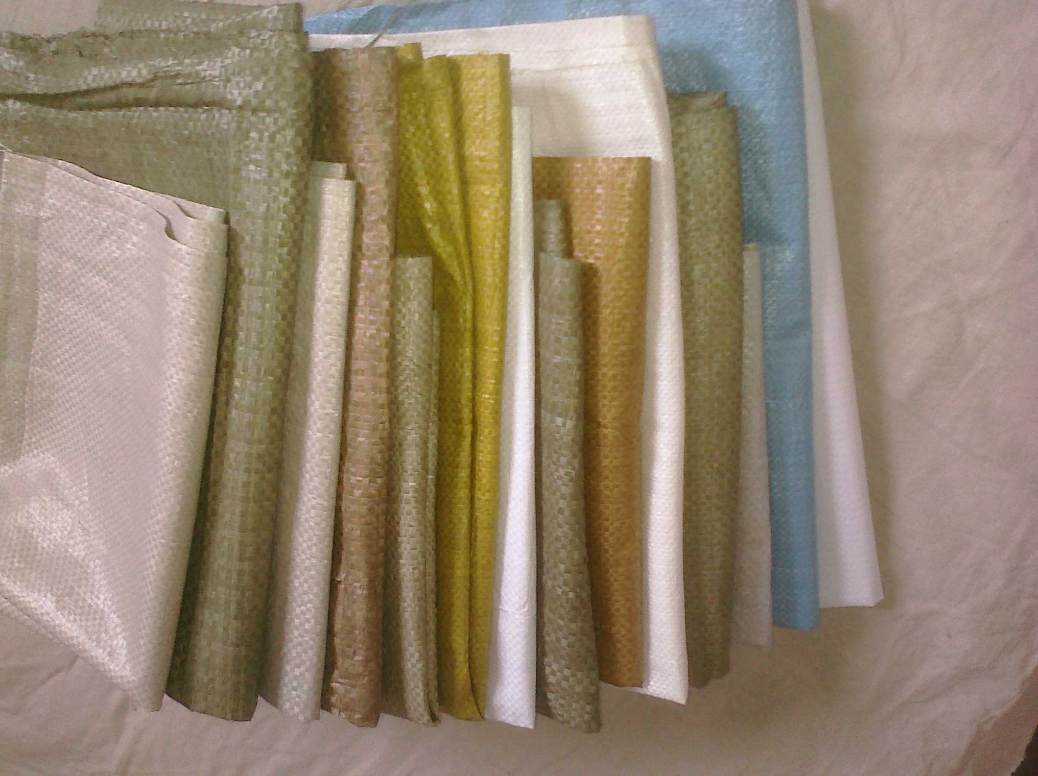  p>编织袋,又称蛇皮袋.