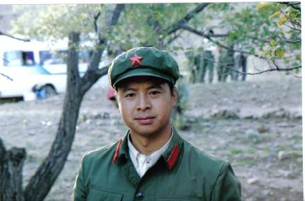  p>《红领章》是由 a target="_blank" href="/item/李俊岩/3179068"