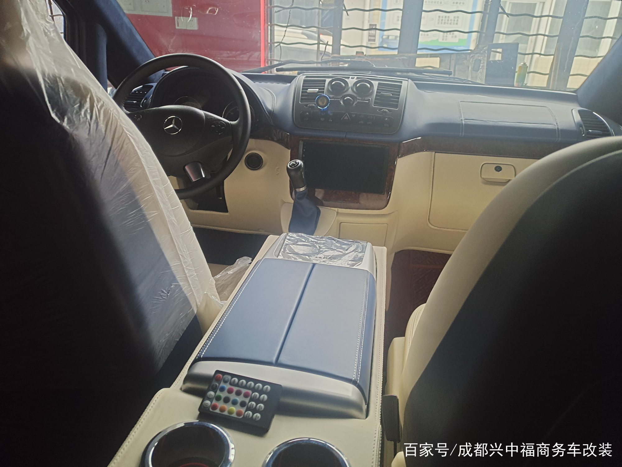 奔驰唯雅诺内饰翻新改装，这样的一款商务车能得到你的青睐嘛！_百科TA说
