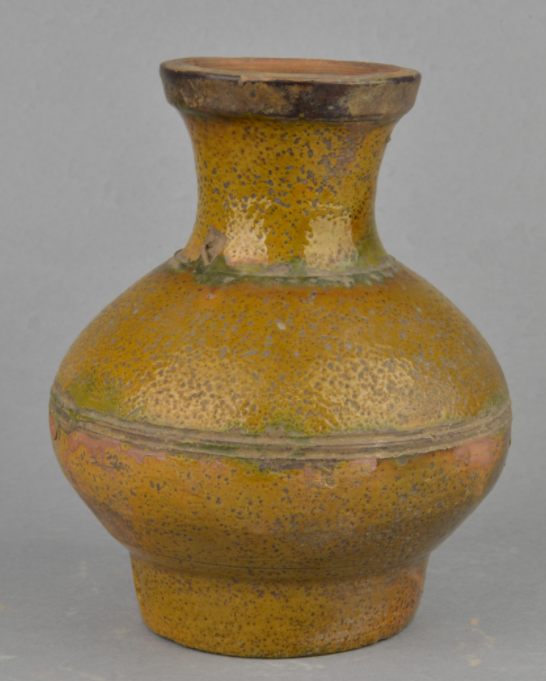  p>汉黄釉陶壶是汉代时期的文物,现收藏于平凉市博物馆. /p>