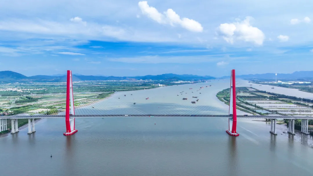 银洲湖大桥(yinzhou lake bridge),是中国广东省江门市新会区境内桥梁