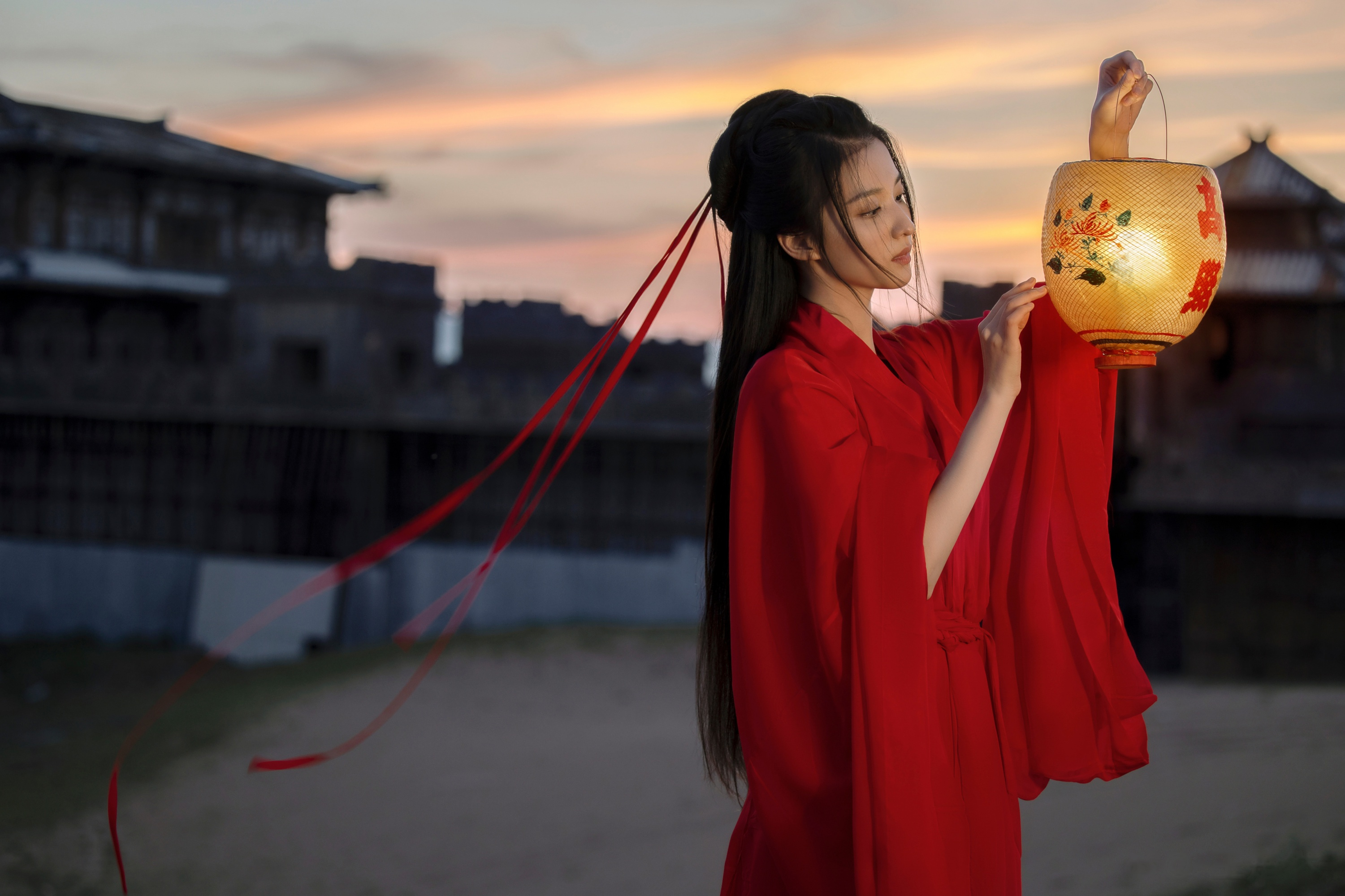  p>王楚然,1999年1月21日出生于上海市,中国内地女演员,歌手,就读于