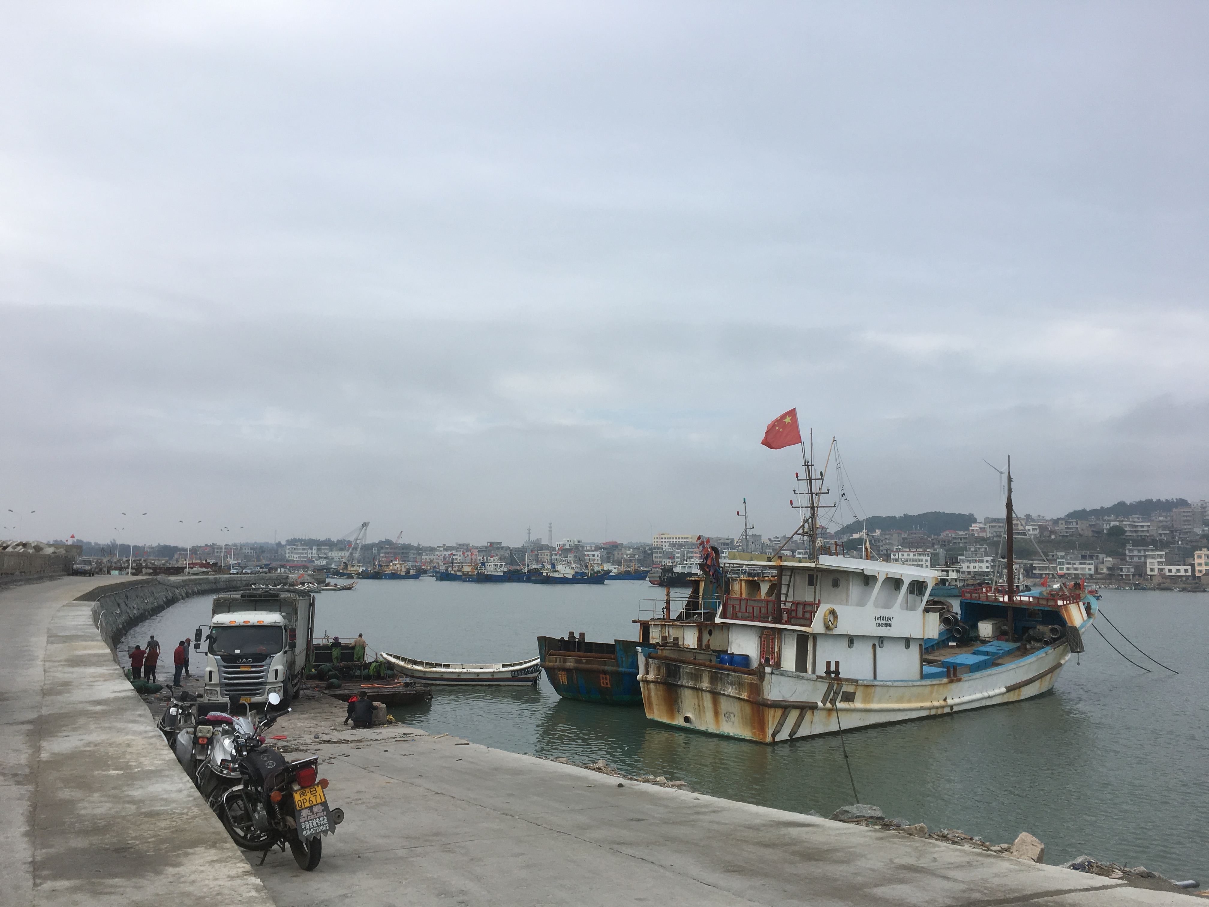  p>平海镇(英文名:pinghai town)位于莆田三大湾平海湾突出部,东南