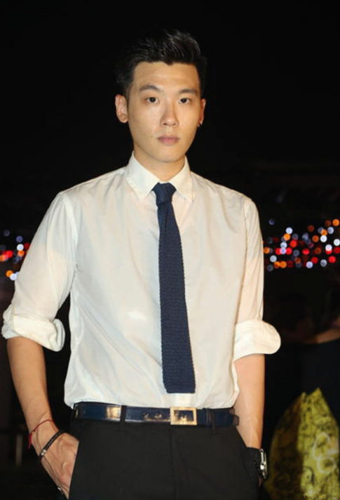 ">柯家洋(chia yang ko),5月30日出生于台湾省澎湖县,中国台湾男歌手