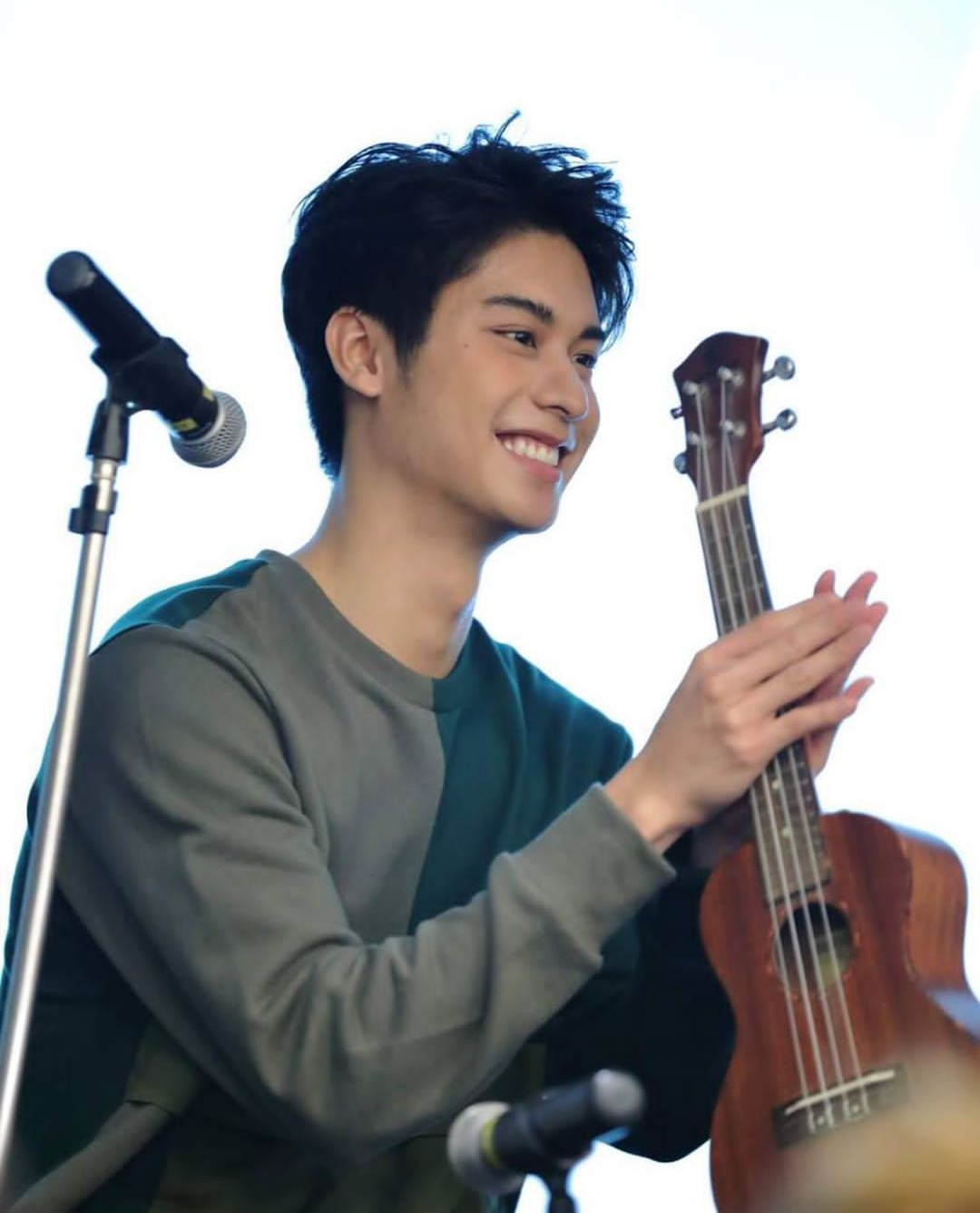  p>哇提勒维·拍桑固翁(august),1996年8月31日出生于泰国曼谷,泰国男