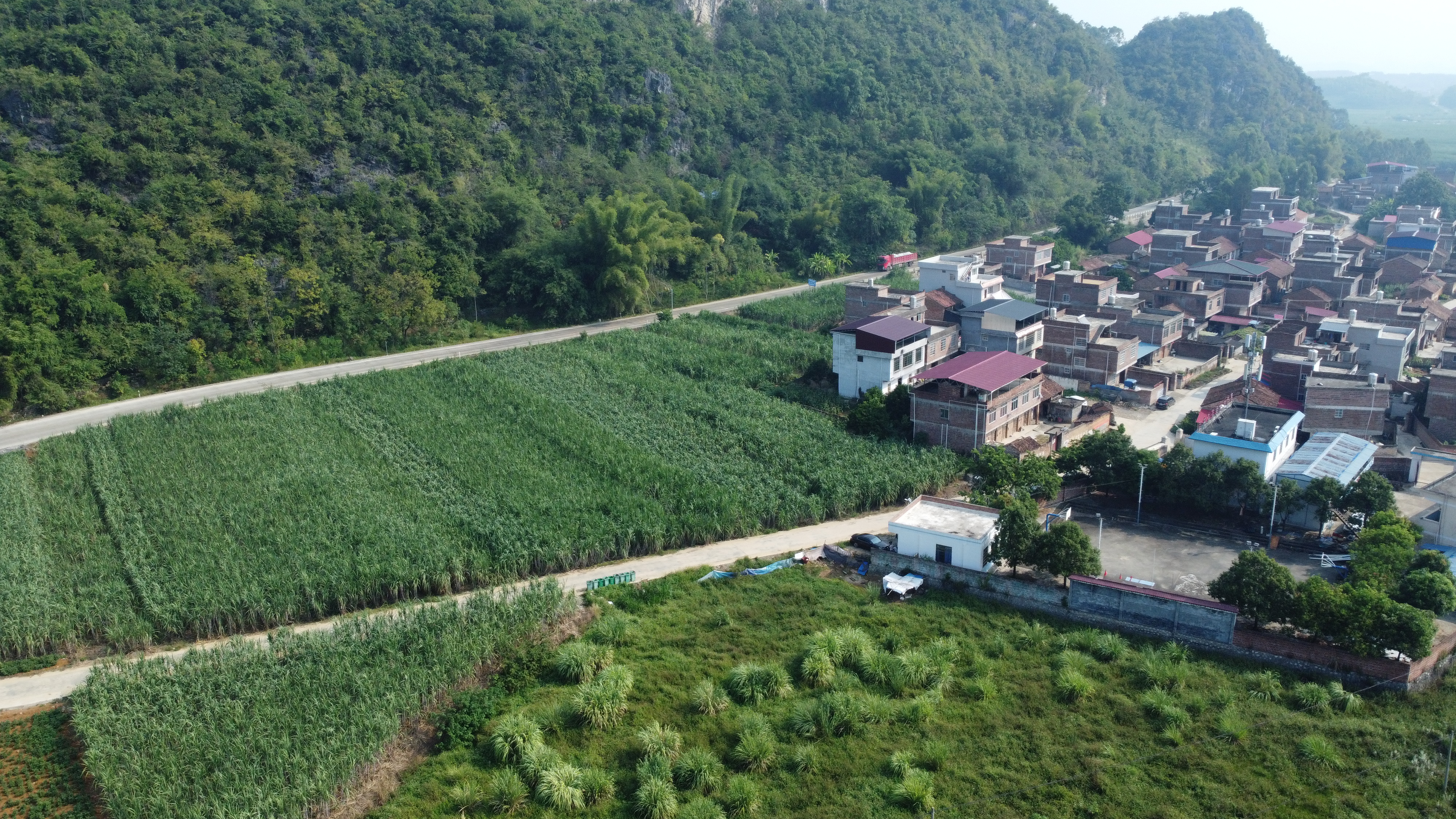  p>高镜村,位于广西壮族自治区来宾市兴宾区平阳镇,全村壮族为主,方言
