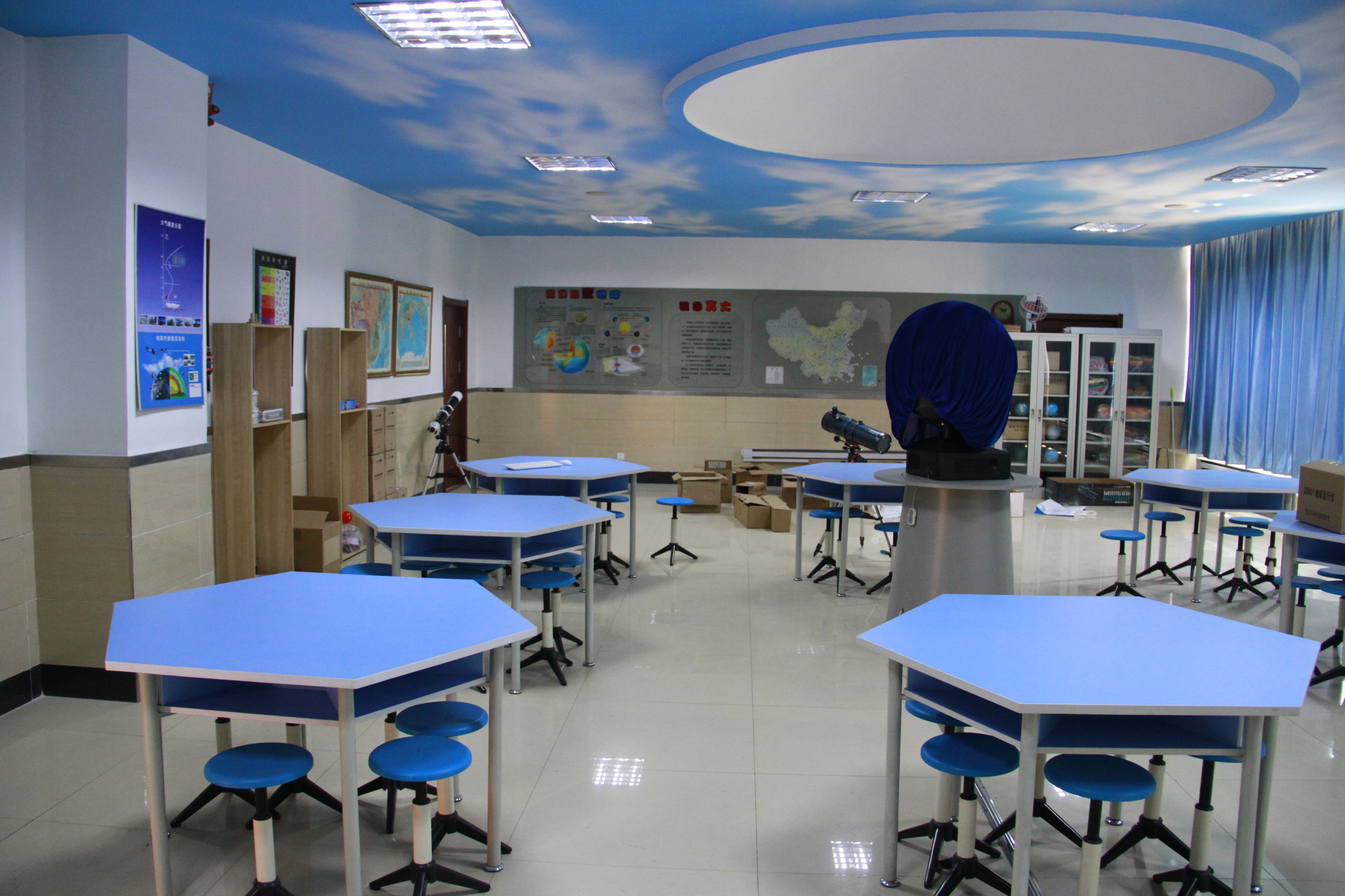  p>沈阳市第五十一中学是一所历史悠久,文化底蕴深厚的老牌重点高中.