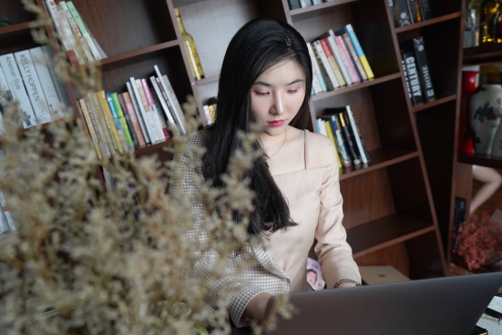 >王冰, /span>湖南奥特生物科技有限公司执行董事,丽尔维美品牌创始人