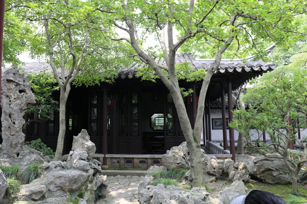  p>蹈和馆位于网师小筑的中部,坐西面东,前有廊轩.为卷棚顶建筑.