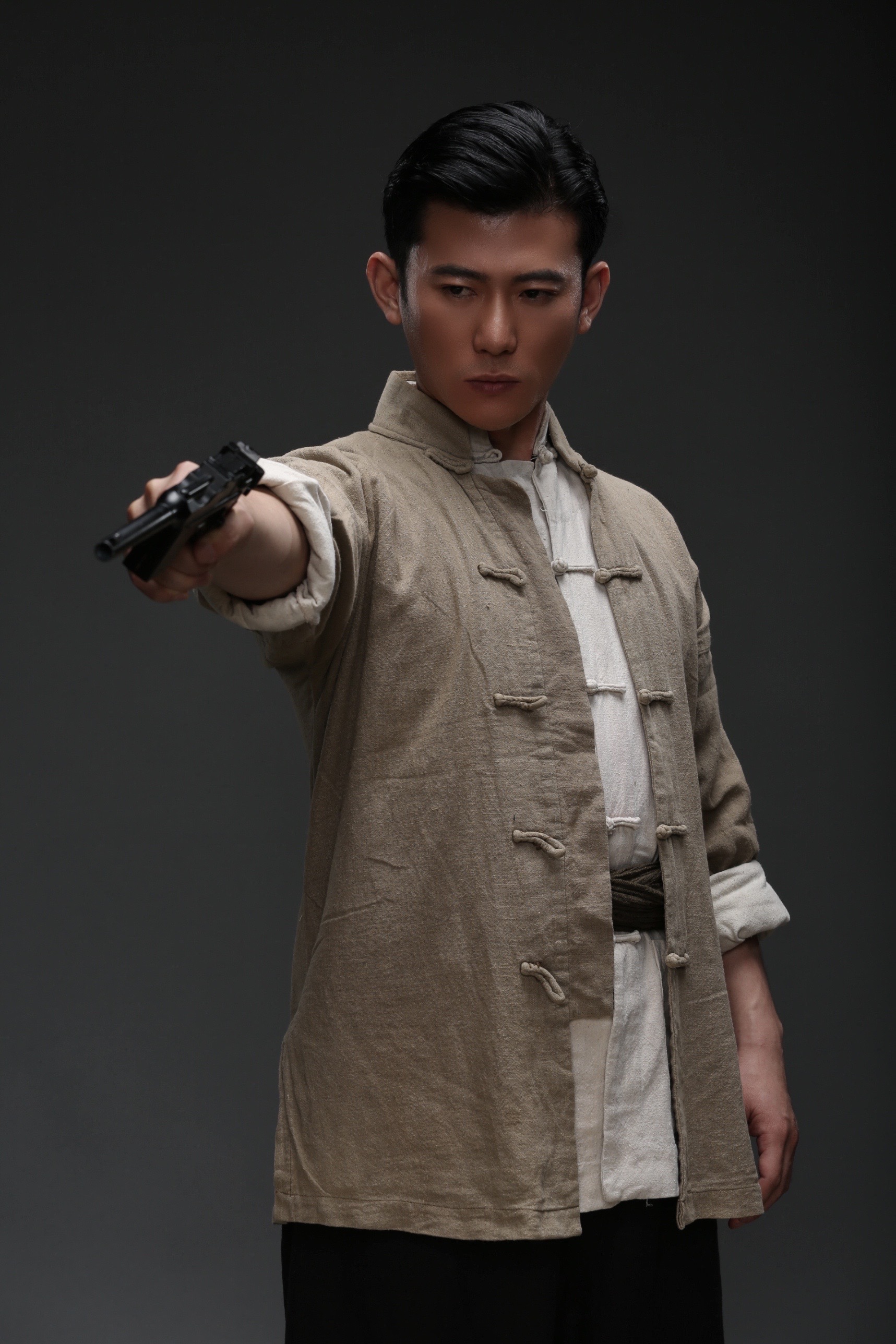  p>李乾锋,又名李火火武术跑酷双料冠军,中国内地男演员.