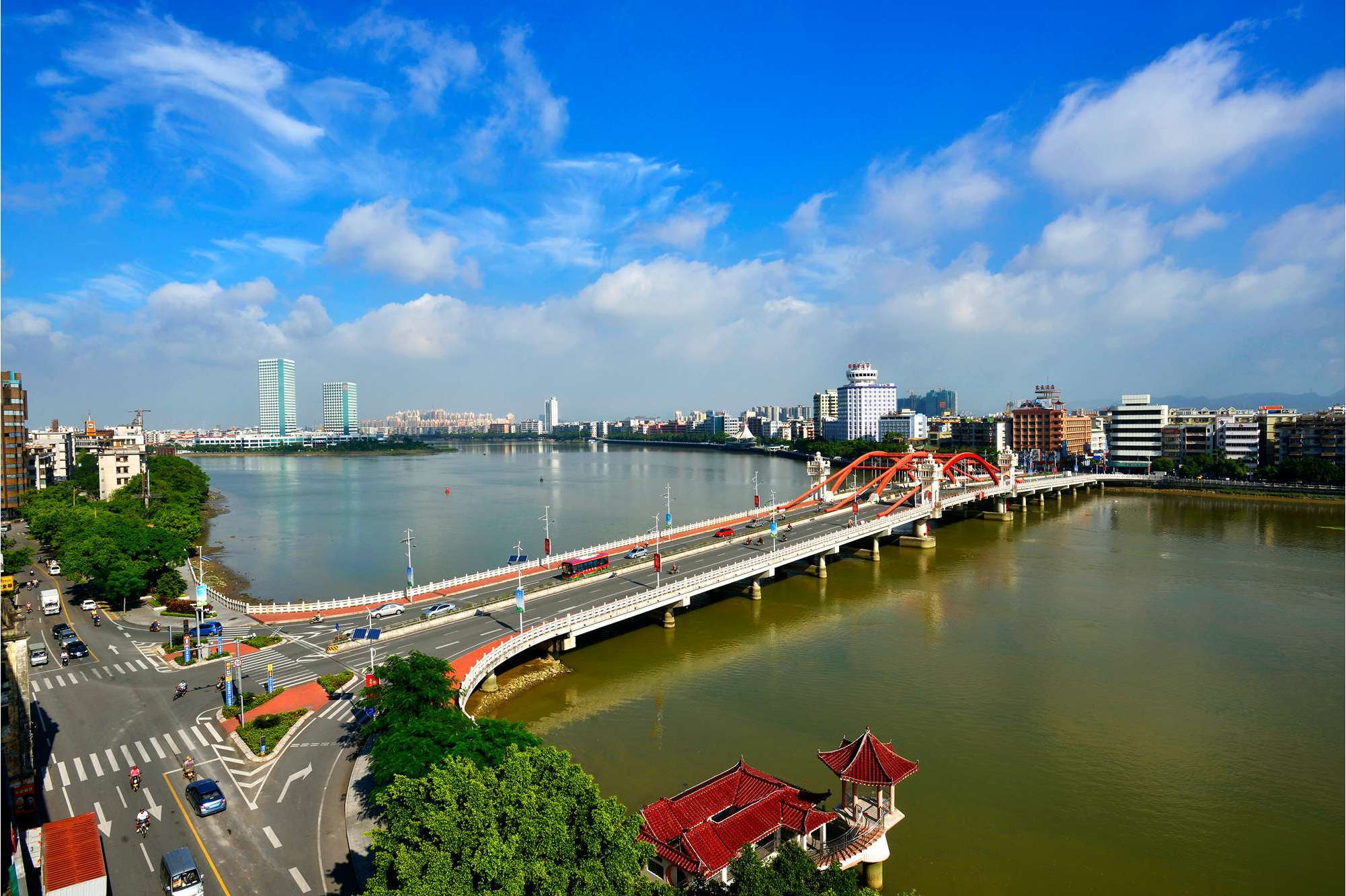  p>开平,广东省辖县级市,由 a target="_blank" href="/item/江门市
