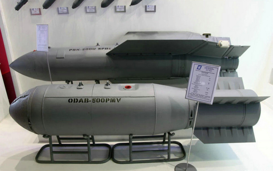 data-id="gnwwuphu02">温压弹(英文:thermobaric bomb),又称:温压武器