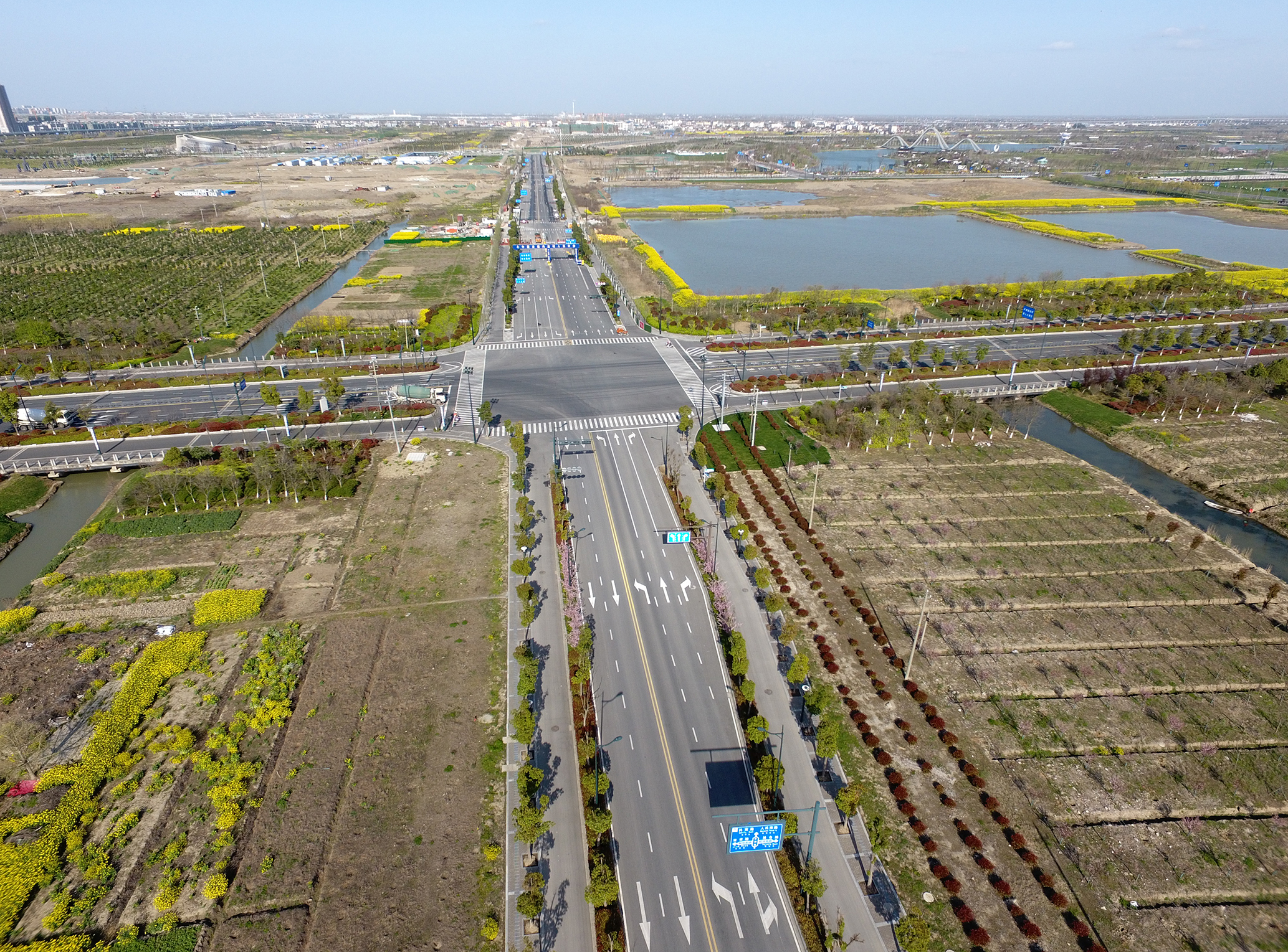  p>东台—灵武公路,简称东灵线,是中国境内的普通