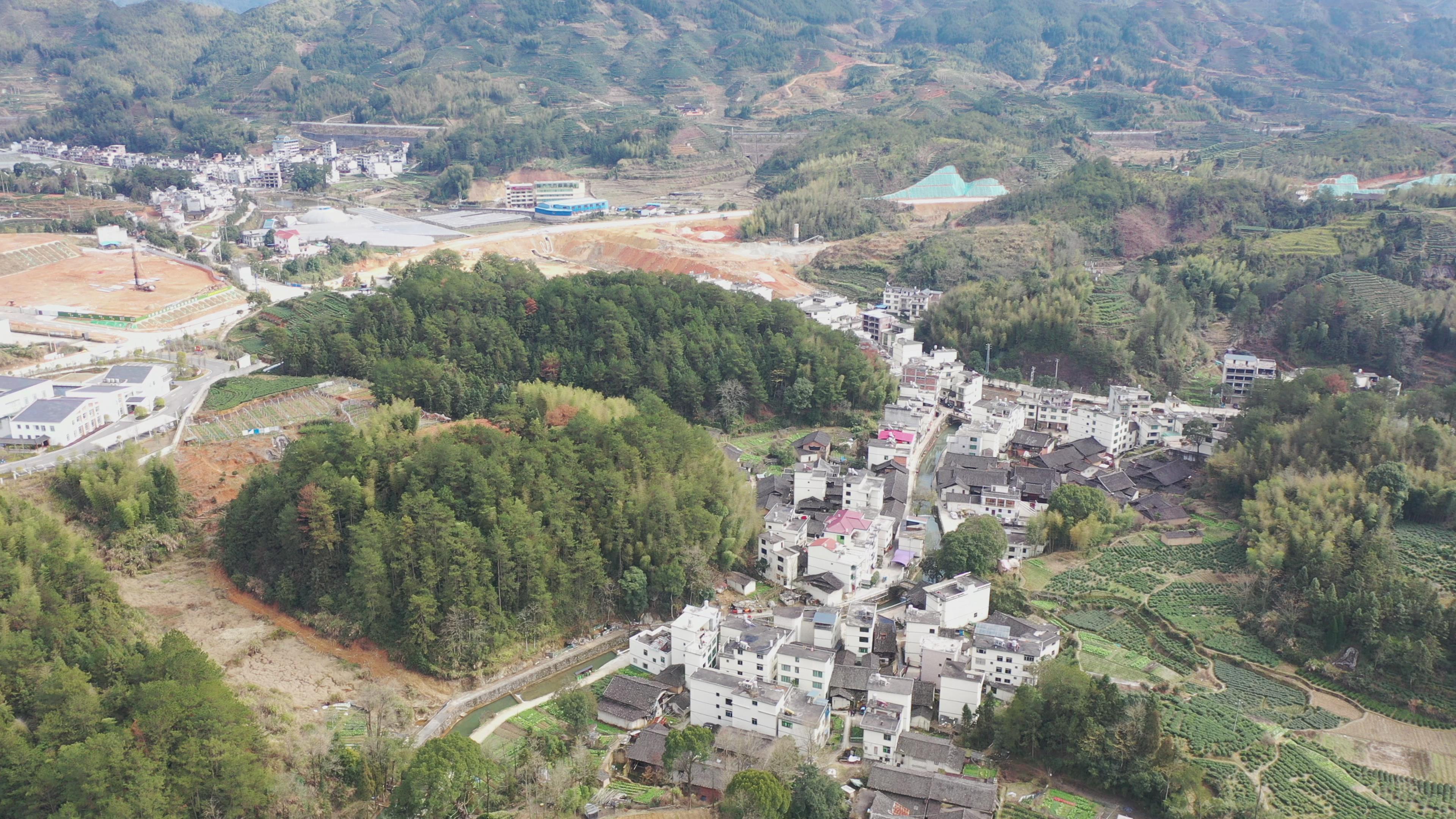  p>花岭村位于福建省宁德市寿宁县南阳镇东北部,距南阳4公里,总面积4