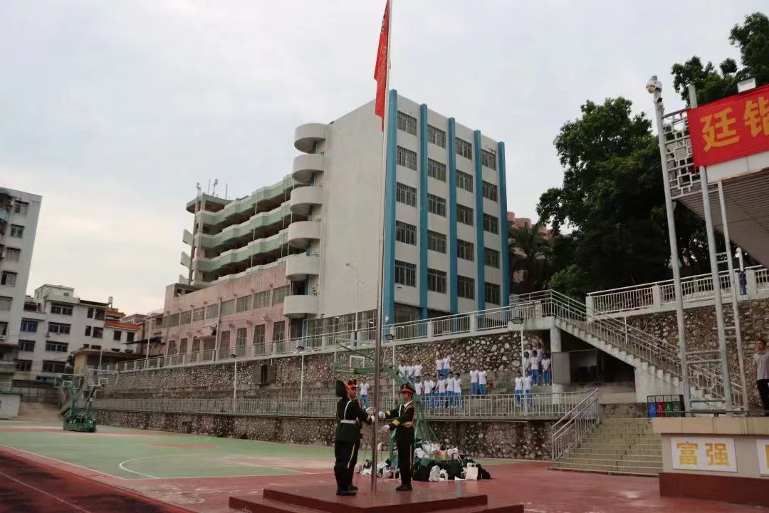 罗定市廷锴纪念中学