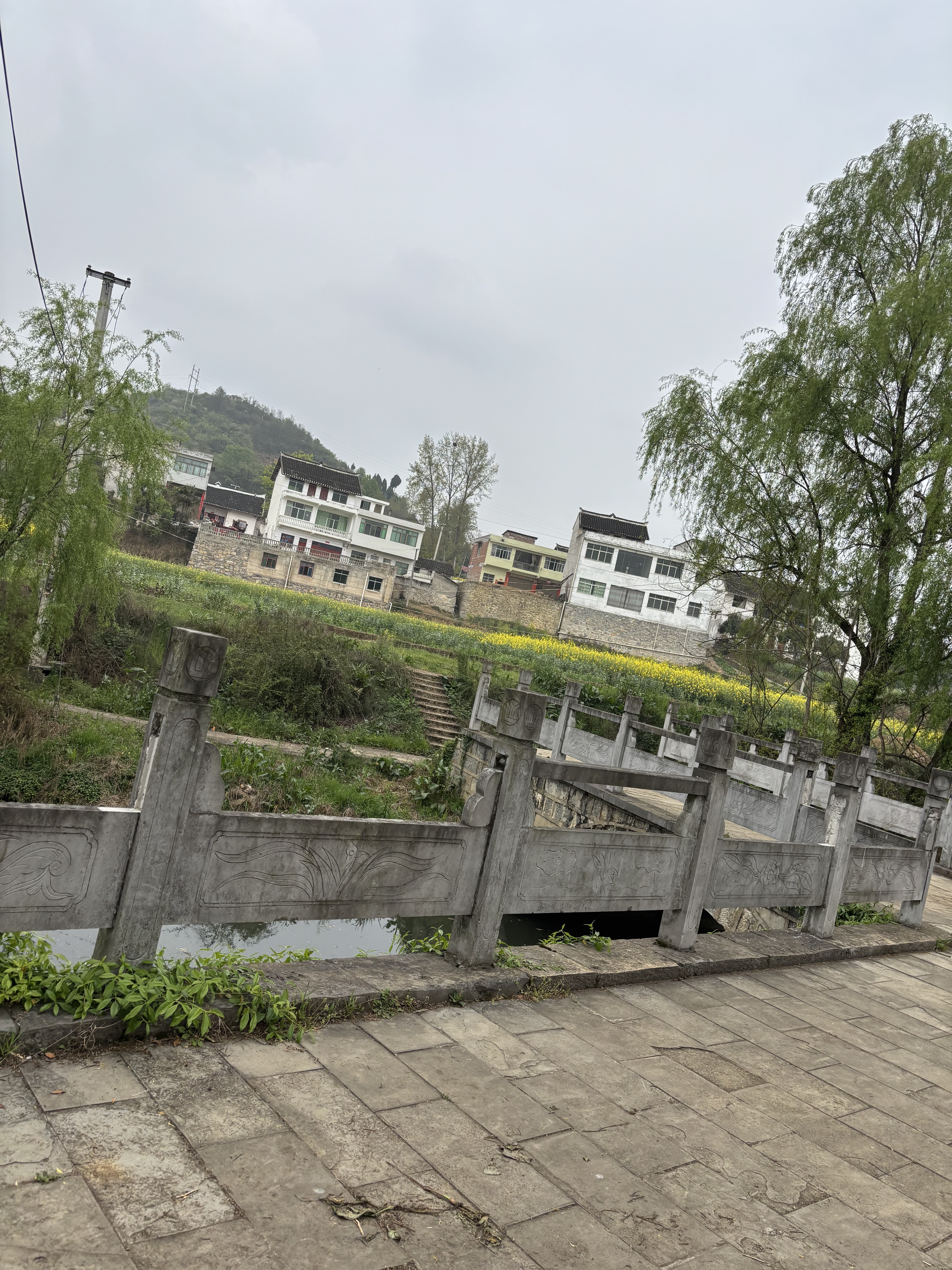 从城区运煤大道起沿逢水河至距城14公里的附廓水库,涉及城关镇凉井村