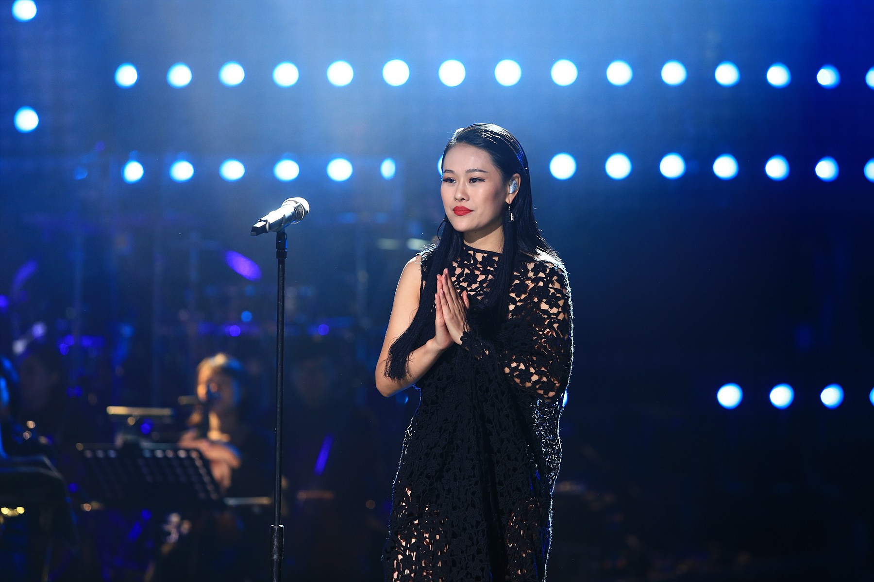 ray),1984年12月12日出生于湖南省怀化市,中国内地流行音乐唱作歌手