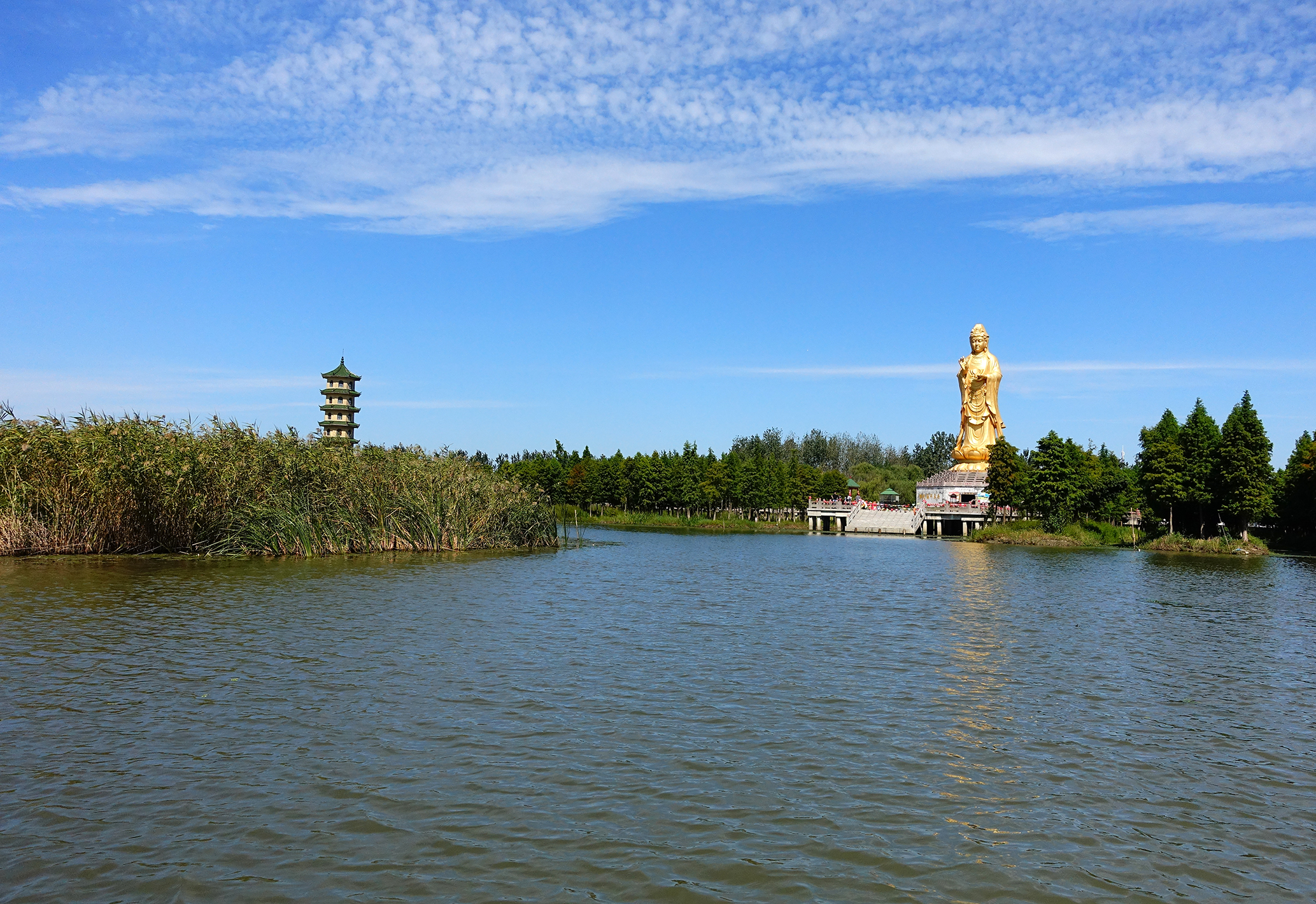  p>大纵湖旅游景区位于江苏 a href="#" data-lemmaid="5096789">盐城