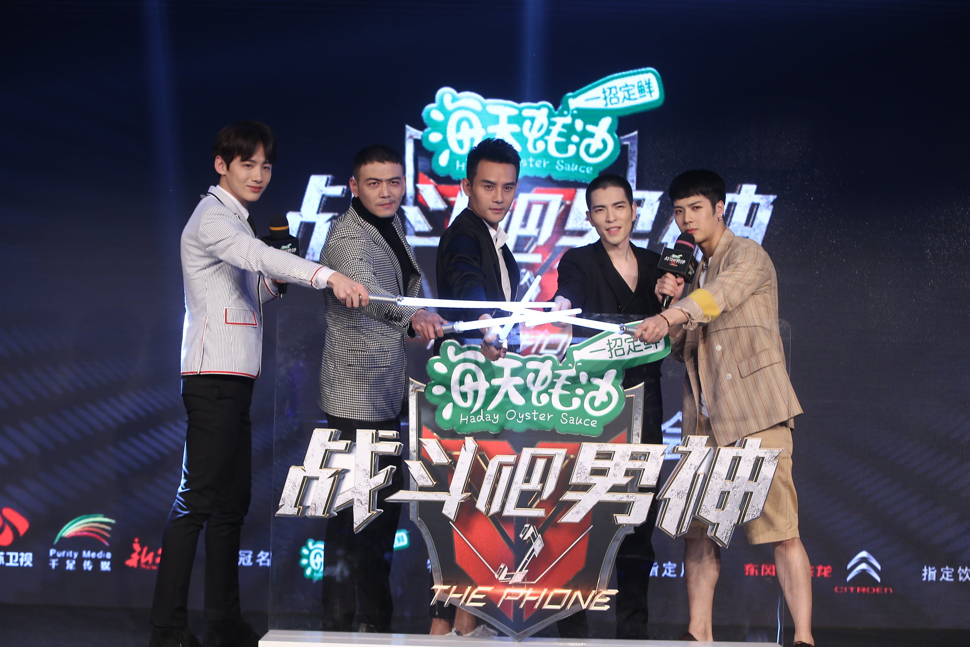 《我们战斗吧》是江苏卫视联合千足传媒共同打造的户外真人秀节目
