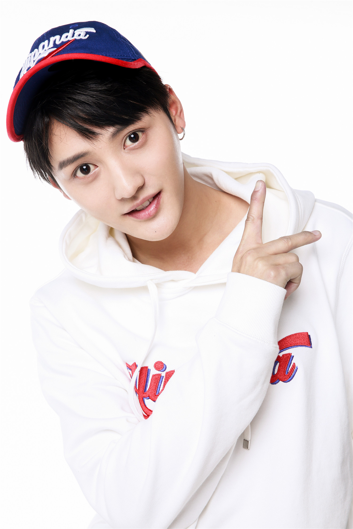  p data-id="gnyxrpghn4">侯东,1995年11月18