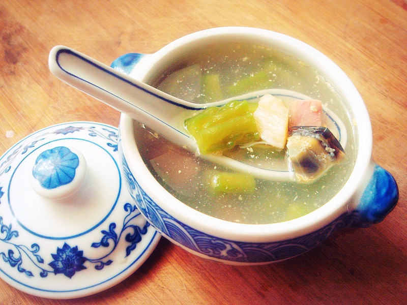 皮蛋火腿干贝苦瓜汤