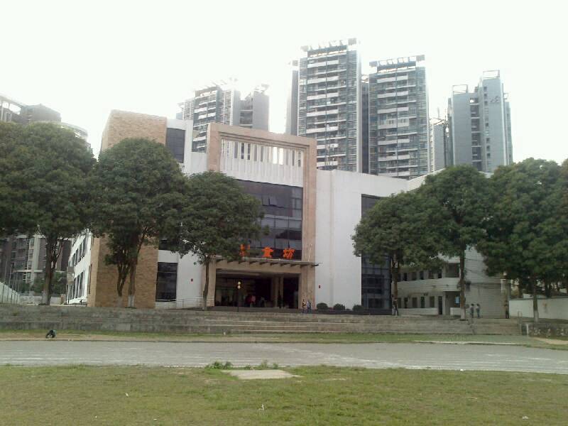  p>广西华侨学校是国家级重点公办中专学校,国务院侨办和自治区政府