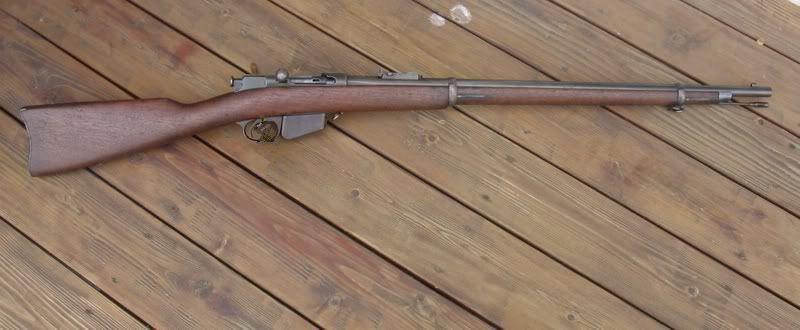 帕里·黎意设计,是在原设计连发枪的基础上去掉弹仓的单发步枪,江南