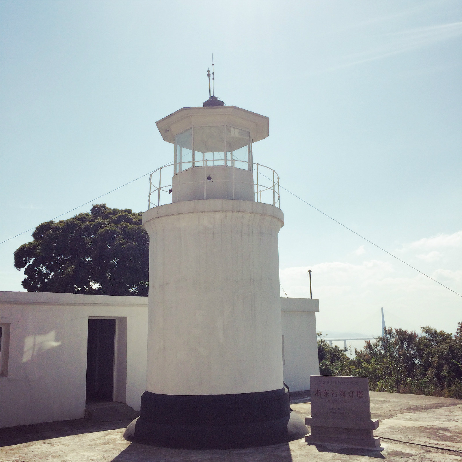 大鹏山灯塔,是浙江省舟山市境内的一座灯塔