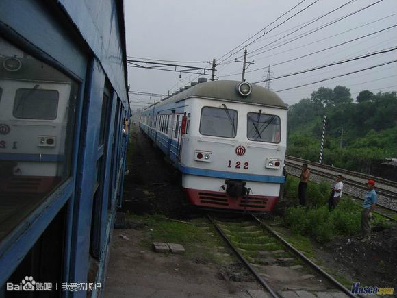  p>动车组(powered car train-set),又称"动车组列车",中国内地新兴的