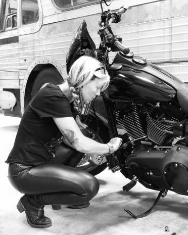  p data-id="gn3l6fdzw5">杰西·康姆斯(jessi combs), a target="