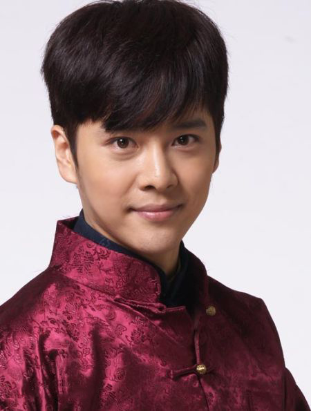 原名徐垚,1983年4月17日出生于山东省济南市,中国内地男演员,毕业于 a