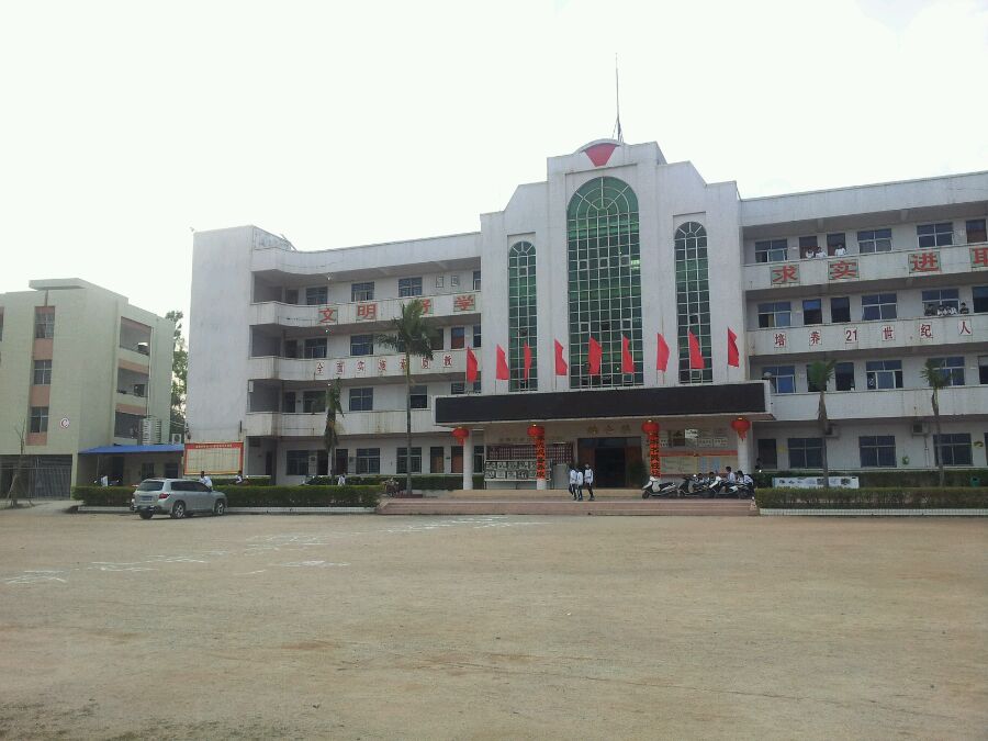 陆丰市东海龙潭中学