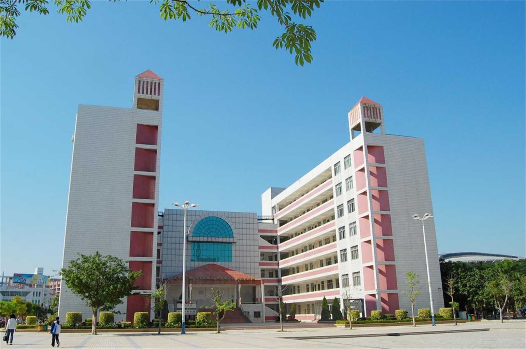 ltkzfh">岭南师范学院(lingnan normal university),简称"岭南师院"