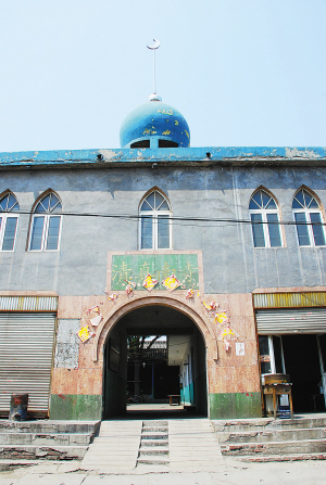  p>马市街清真寺位于邢台市南关南部,并与北寺相对,故又称南寺.