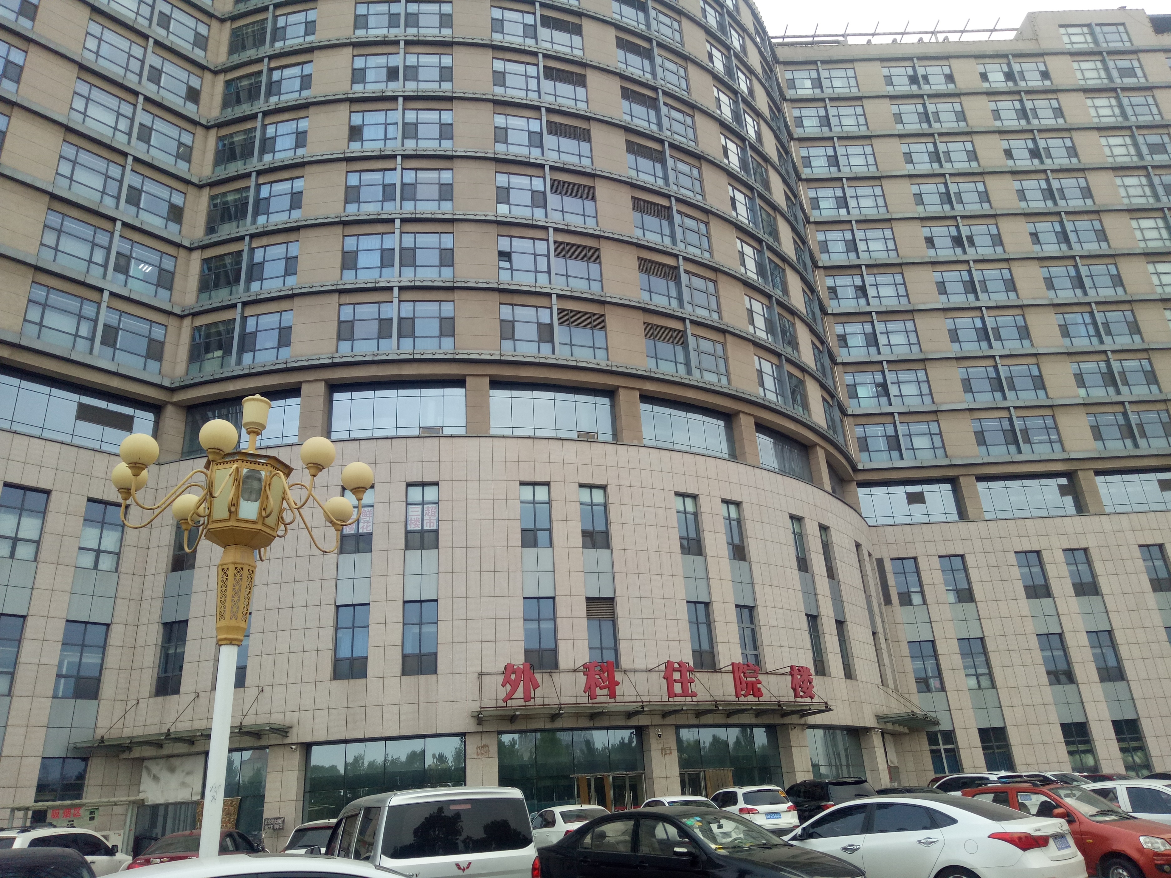  p>迁安市人民医院创建于1949年,2012年10月1日搬迁至新址,是一所二级