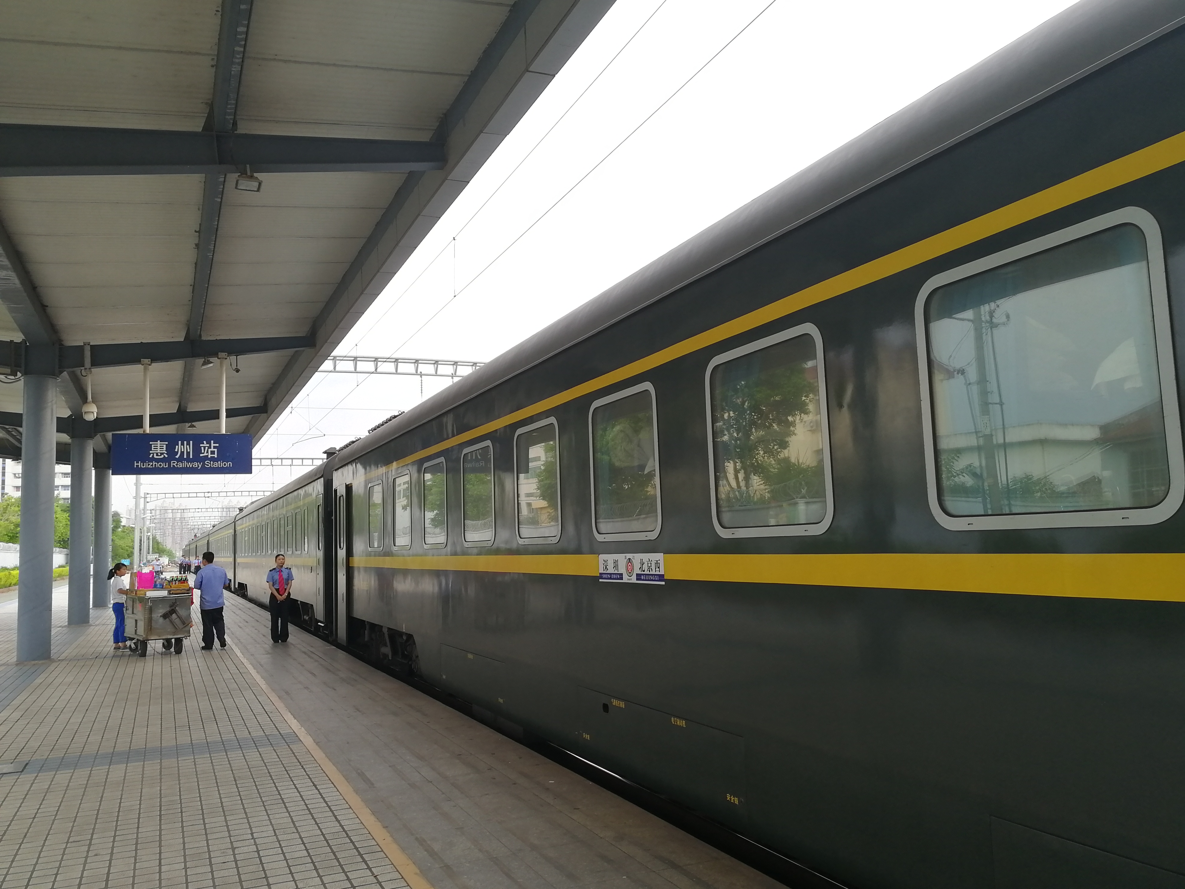  p>普速铁路,简称普铁,全称普通速度铁路系统,是指