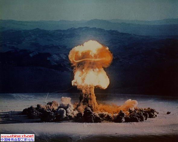  p>中子弹(neutron bomb)是一种以高能中子辐射为主要杀伤力的低当量