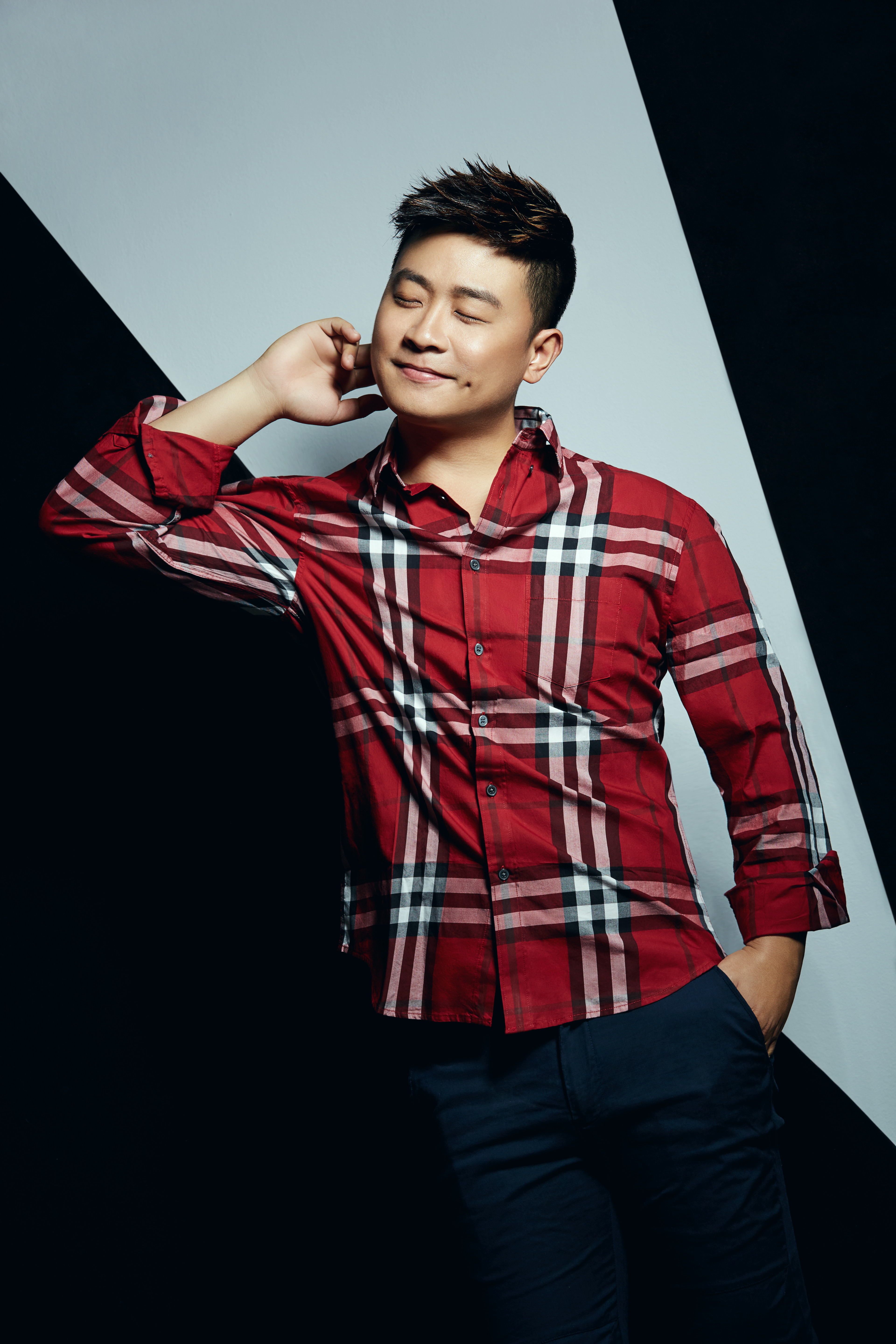  p>贺一航,4月14日出生于河北省 a target="_blank" href="/item/邯郸