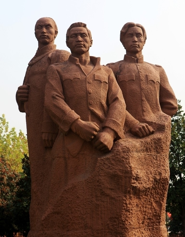 彭刘杨三烈士塑像